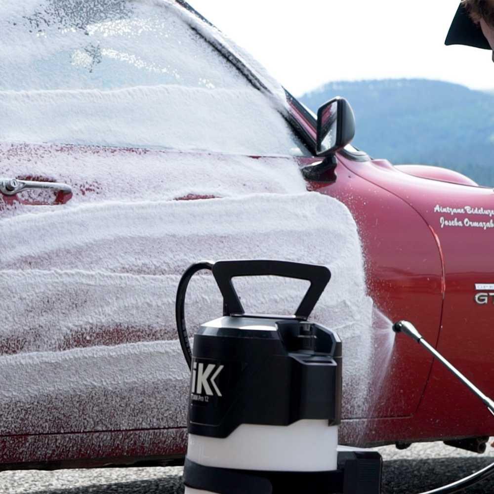 IK Battery Compressor with E Foam Pro 12 Foam Sprayer - Image 3