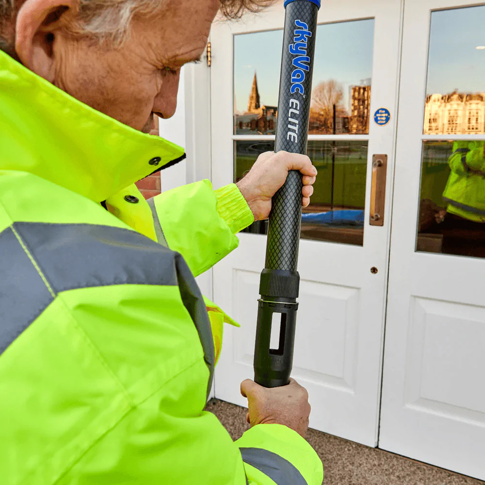SkyVac Vac Release Elite Gutter Pole - Image 4